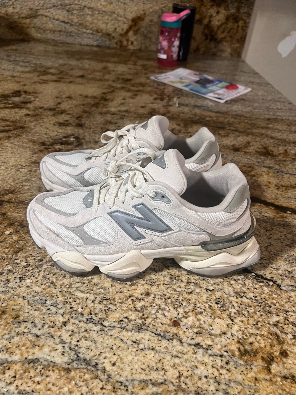 New Balance 9060 Sea Salt White Men’s 6 Women’s 7.5